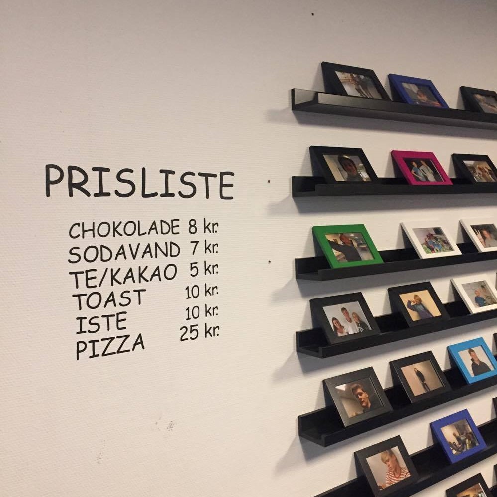 Prisliste udskåret på Silhouetten